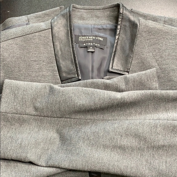 Jones New York blazer - Picture 3 of 3